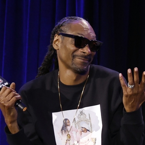 Snoop Dogg: Ψέματα ότι κόβει το τσιγάρο - Ήταν όλα μια διαφημιστική καμπάνια ... για ένα τζάκι