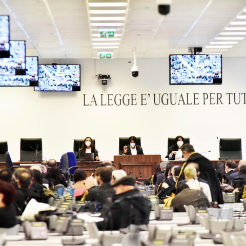 Το εσωτερικό του καταφύγιου όπου έλαβε χώρα η δίκη της Ντράνγκετα