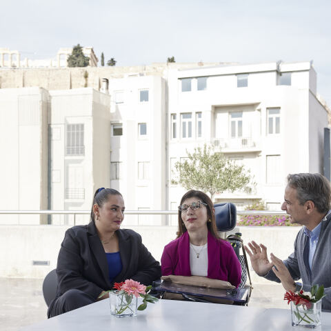 Ο Κυριάκος Μητσοτάκης συναντήθηκε με ωφελούμενη του Προσωπικού Βοηθού