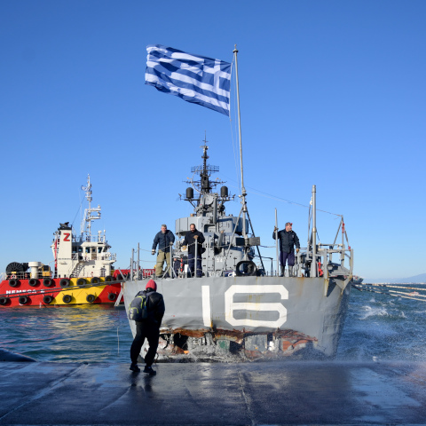 Ζημιές στο αντιτορπιλικό «Βέλος» λόγω των ισχυρών ανέμων