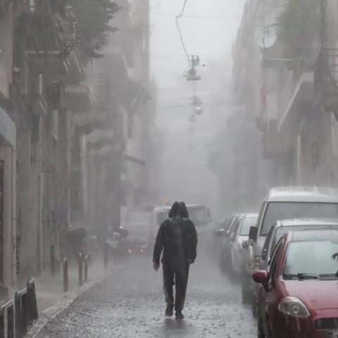 Καιρός: Νέο κύμα κακοκαιρίας προ πυλών - Οι μετεωρολόγοι μιλούν για «τρεις διαταραχές»