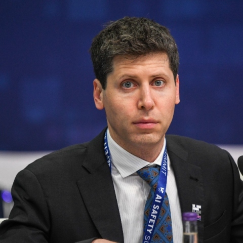 Ο Σαμ Άλτμαν επιστρέφει ως CEO στην OPEN AI μετά τις αντιδράσεις