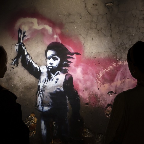 Banksy: Είχε αποκαλύψει το πραγματικό όνομά του σε συνέντευξη στο BBC το 2003 - Πλήθος εικασιών στο πέρασμα του χρόνου για την ταυτότητα του street artist.
