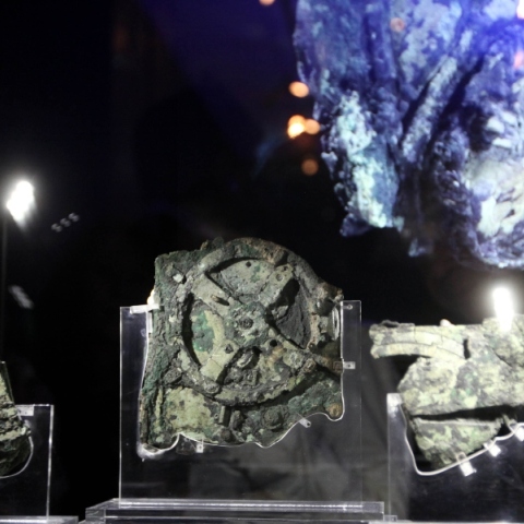 Θεσσαλονίκη: Νέες αποκαλύψεις για τον Μηχανισμό των Αντικυθήρων παρουσιάστηκαν σε εκδήλωση από τον ομότιμο καθηγητή του ΑΠΘ Κυριάκο Ευσταθίου	