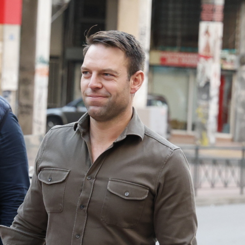 Ο Στέφανος Κασσελάκης προσερχόμενος στα γραφεία του ΣΥΡΙΖΑ