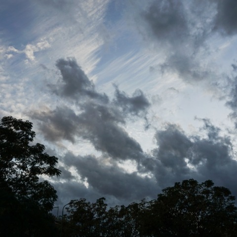 Συννεφιασμένος ο καιρός αύριο (24.11) με κατά τόπους βροχές - Μικρή άνοδος της θερμοκρασίας 