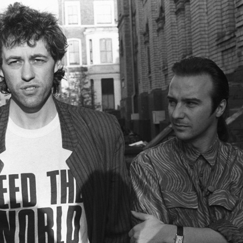 Ο Bob Geldof και o Midge Ure έξω από τα SARM Studios στο Notting Hill του Λονδίνου, κατά τη διάρκεια της ηχογράφησης του single της Band Aid «Do They Know It's Christmas?».