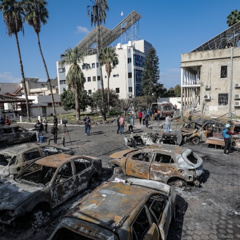 HRW: Η έκρηξη στο νοσοκομείο αλ-Άχλι οφειλόταν πιθανόν σε αποτυχημένη εκτόξευση ρουκέτας της ισλαμικής Τζιχάντ