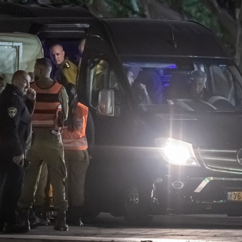 Στο Ισραήλ έφθασαν οι 12 όμηροι που απελευθέρωσε σήμερα η Χαμάς