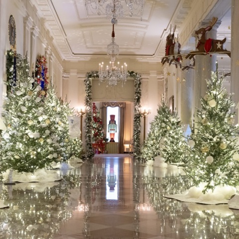 Ο Λευκός Οίκος στολίστηκε και το αποτέλεσμα είναι εκθαμβωτικό 