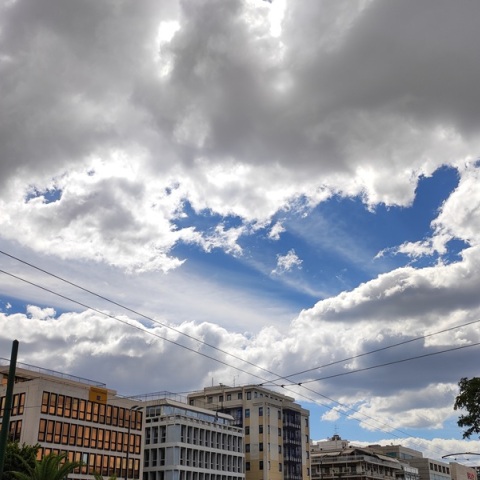 Με νεφώσεις και τοπικές βροχές θα υποδεχτούμε το Δεκέμβρη 