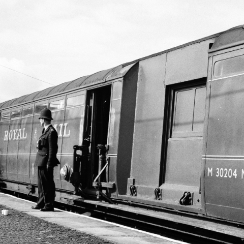 Σαν σήμερα έγινε το τηλεφώνημα για τους δύο σάκους με χρήματα από τη «Μεγάλη Ληστεία του Τρένου»