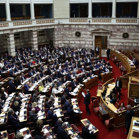 Υπερψηφίστηκε το νομοσχέδιο για τα κόκκινα δάνεια - 158 «ναι» από ΝΔ, 139 «όχι» από την αντιπολίτευση. Ποιους αφορούν οι νέες ρυθμίσεις