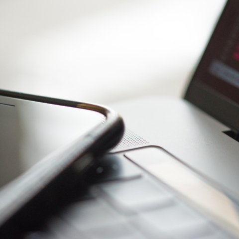 Προειδοποίηση ΕΥΠ προς υπουργούς και κυβερνητικά στελέχη: «Προσοχή με τα κινητά σας»  Οι συνομιλίες και η ανταλλαγή γραπτών μηνυμάτων δεν είναι ασφαλείς, τονίζει η υπηρεσία πληροφοριών