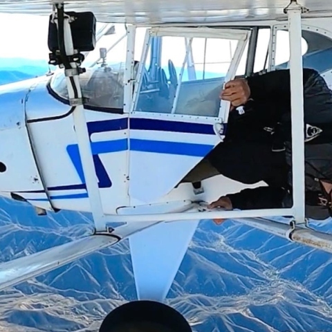 Influencer έριξε σκόπιμα το αεροπλάνο του για κλικ και θεάσεις στο YouTube. Η αστυνομία του αφαίρεσε την άδεια πιλότου και τον καταδίκασε σε 6 μήνες φυλάκιση