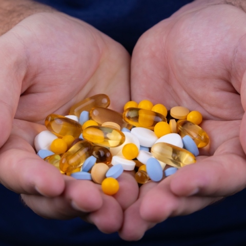 Πρώτη η Ελλάδα στην κατανάλωση αντιβιοτικών - 3 στους 4 Έλληνες έκαναν χρήση τους τελευταίους 12 μήνες Δεν είναι ούτε βιταμίνες ούτε παυσίπονα, προειδοποιούν οι επιστήμονες