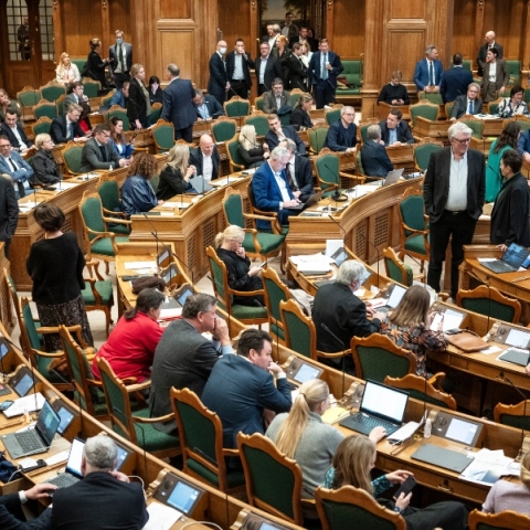 Δανία: Ψηφίσθηκε νόμος που ποινικοποιεί το κάψιμο του Κορανίου Απαγορεύτηκε η βεβήλωση και η ανάρμοστη μεταχείριση οποιονδήποτε θρησκευτικών κειμένων