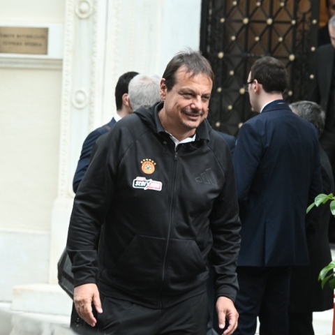 Ο Εργκίν Αταμάν του Παναθηναϊκού υποδέχθηκε τον Ταγίπ Ερντογάν στην τουρκική πρεσβεία «Είπα στον Μητσοτάκη πως παίζω μπάσκετ. Να οργανώσουμε φιλικό», είπε ο Τούρκος πρόεδρος