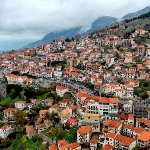 Ανακοίνωση ξενοδόχων Αράχωβας: «Δεν είναι δυνατό να δικάζεται μια ολόκληρη κοινωνία»