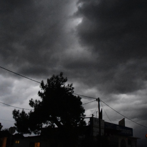 Τοπικές νεφώσεις για σήμερα Σάββατο σε όλη τη χώρα με τοπικές βροχές και μεμονωμένες καταιγίδες