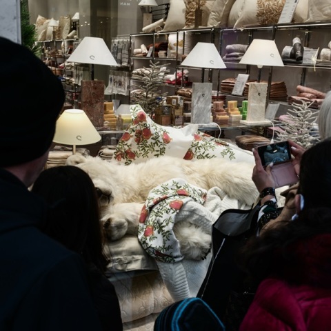 Εορταστικό ωράριο 2023: Ποια ημερομηνία ξεκινά - Ποιες Κυριακές τα μαγαζιά θα είναι κλειστά