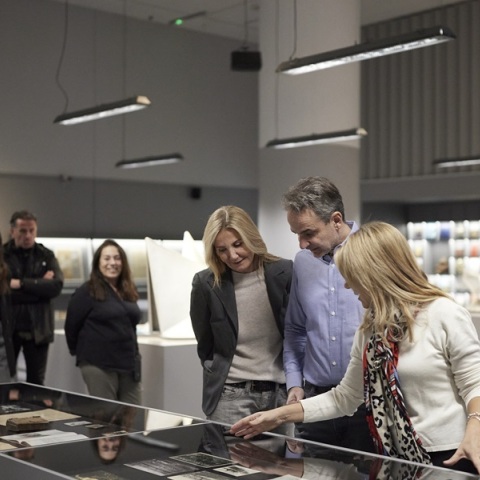 Ο Κυριάκος Μητσοτάκης και η σύζυγός του Μαρέβα Γκραμπόφσκι - Μητσοτάκη στο Εθνικό Μουσείο Σύγχρονης Τέχνης