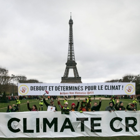 Σαν σήμερα, το 2015 ολοκληρώνεται η Συμφωνία του Παρισιού για την αντιμετώπιση της κλιματικής αλλαγής	 Πρώτη φορά όλα τα έθνη του κόσμου υποστηρίζουν τη μείωση εκπομπών αερίων του θερμοκηπίου