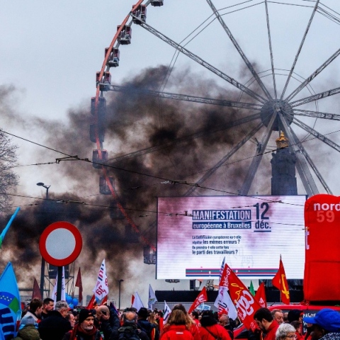 Πορεία κατά της λιτότητας πραγματοποιήθηκε στις Βρυξέλλες από χιλιάδες ευρωπαίους διαδηλωτές Φόβοι ότι θα επιστρέψουν τα αυστηρά δημοσιονομικά μέτρα της προ-covid εποχής