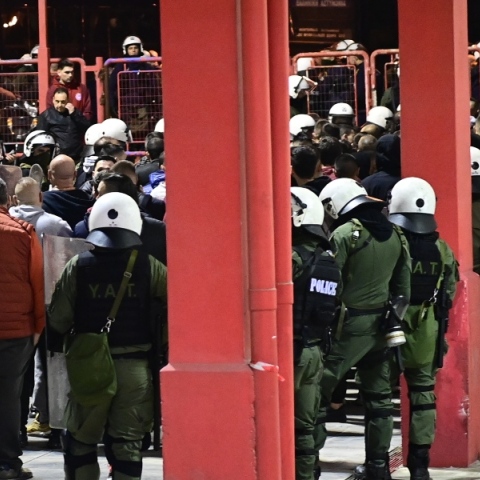 Οπαδική βία: Ίχνη πυρίτιδας εντοπίστηκαν στα ρούχα του 18χρονου  Έρχονται νέα εντάλματα και συλλήψεις - Η μαρτυρία του διμοιρίτη των ΜΑΤ