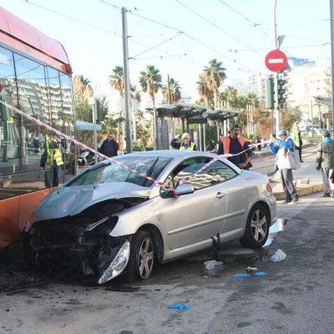 Ένας νεκρός και ένας τραυματίας από τη σύγκρουση ΙΧ με τραμ