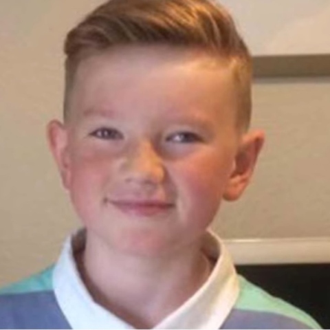 Alex Batty: Επιστρέφει στη Βρετανία μετά από 6 χρόνια – Τον είχε απαγάγει η μητέρα του Η απίστευτη περιπέτεια του 11χρονου που έζησε σε ένα πνευματικό κοινόβιο της Ισπανίας