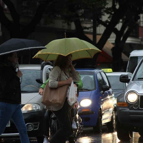 «Βροχερό» Σάββατο με χιόνια σε περιοχές με χαμηλό υψόμετρο - Ισχυροί άνεμοι θα πνέουν στα πελάγη
