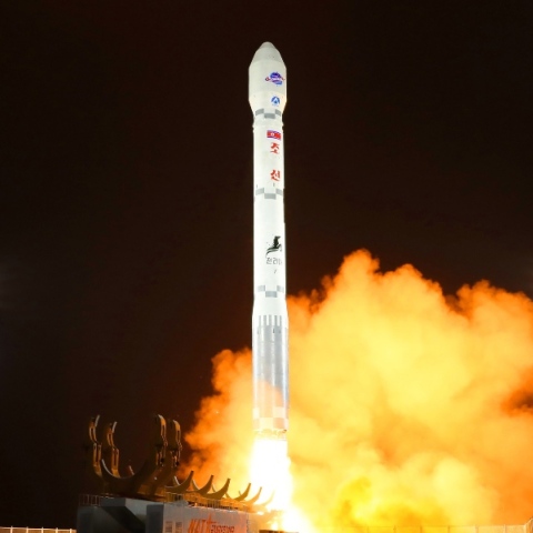 Ιαπωνία: Ο πύραυλος που εκτόξευσε η Β. Κορέα μπορεί να πλήξει «όλη την επικράτεια» των ΗΠΑ Ικανός να διανύσει πάνω από 15.000 χιλιόμετρα 