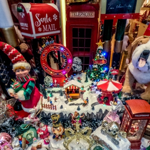 Δ. Σαρηγιάννης: Ποια προϊόντα είναι επικίνδυνα για την υγεία μας - Καμπανάκι για τα χριστουγεννιάτικα παιχνίδια Τι πρέπει να προσέξει ο καταναλωτής εν μέσω εορταστικής περιόδου