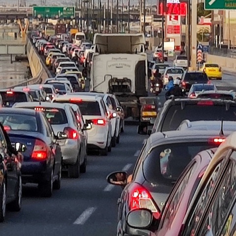 Στο «κόκκινο» η κίνηση σε Κηφισό και κέντρο - Κυκλοφοριακά προβλήματα και στην Αττική οδό, στο ρεύμα προς Αεροδρόμιο