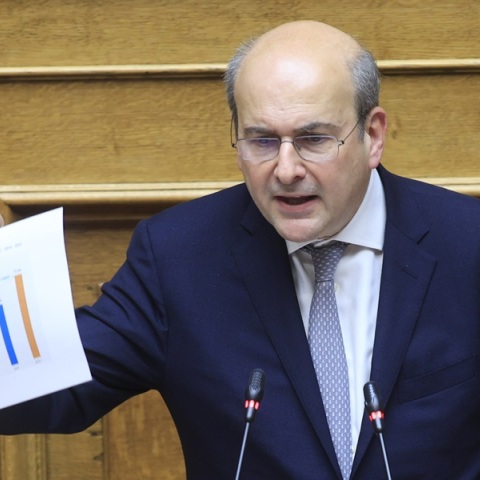 Χατζηδάκης για Economist: Είναι άραγε και αυτός μέρος της διεθνούς συνομωσίας υπέρ της Ελλάδας;