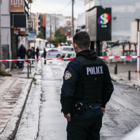Ποινική δίωξη για συνεργεία σε απόπειρα ανθρωποκτονίας ασκήθηκε στον 33χρονο άνδρα για τους πυροβολισμούς στο Γκάζι