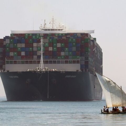 H διώρυγα του Σουεζ και ο κίνδυνος για το πετρέλαιο