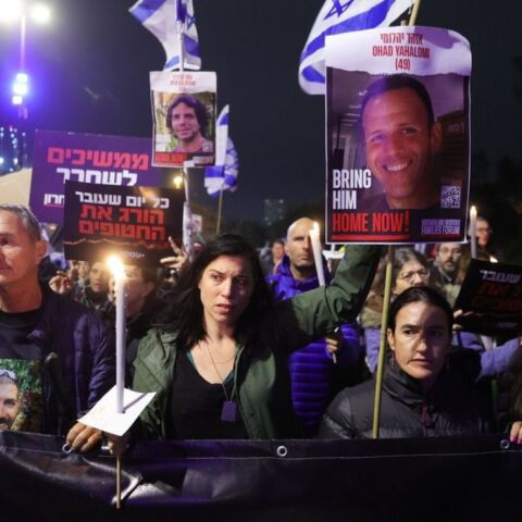 Το βίντεο με τους τρεις ομήρους δείχνει "τη βαναυσότητα της Χαμάς" λέει ο εκπρόσωπος του ισραηλινού στρατού