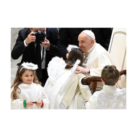 Βατικανό: "Οι ιερείς μπορούν να ευλογούν τα ομόφυλα ζευγάρια", αποφάσισε ο πάπας Φραγκίσκος