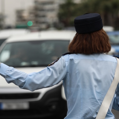 Αυξημένα μέτρα ασφάλειας κατά την εορταστική περίοδο - Οι οδηγίες της Τροχαίας προς τους πολίτες Τι ισχύει για τις κυκλοφοριακές ρυθμίσεις και την κίνηση φορτηγών 