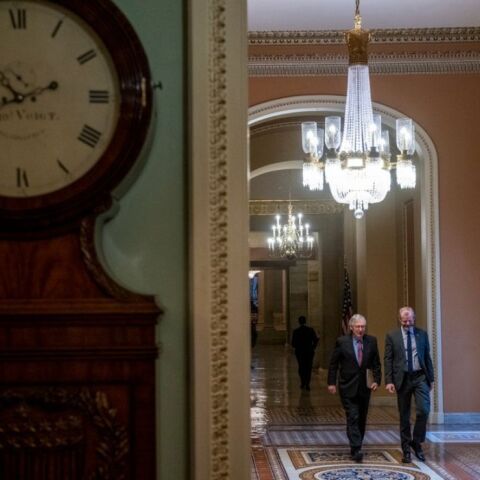 HΠΑ: Συνεργάτης γερουσιαστή φέρεται να έκανε σεξ σε αίθουσα ακροάσεων