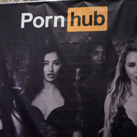 E.E: Στο στόχαστρο τα sites ενηλίκων Xvideos, Pornhub and Stripchat