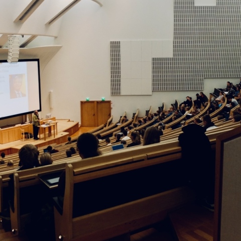 Explainer: Τελικά, η Κυβέρνηση θα ιδρύσει ιδιωτικά Πανεπιστήμια;  Δέκα ερωτήσεις και απαντήσεις σχετικά με τις σχετικές μεταρρυθμίσεις που ανακοίνωσε ο Πρωθυπουργός