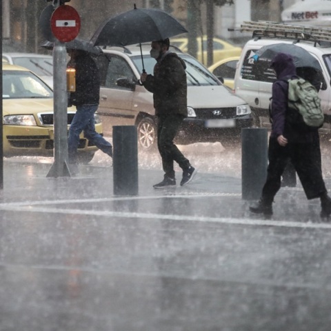 Έντονα καιρικά φαινόμενα με βροχές και καταιγίδες στη χώρα την Πέμπτη (21.12)