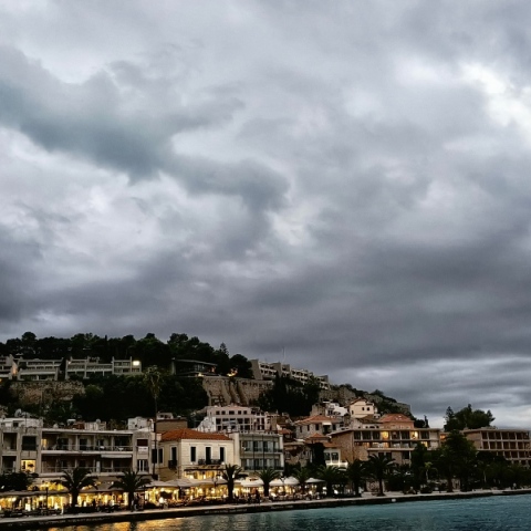 Καιρός: Αυξημένες νεφώσεις για αύριο Παρασκευή στις περισσότερες περιοχές με τοπικές βροχές και μεμονωμένες καταιγίδες