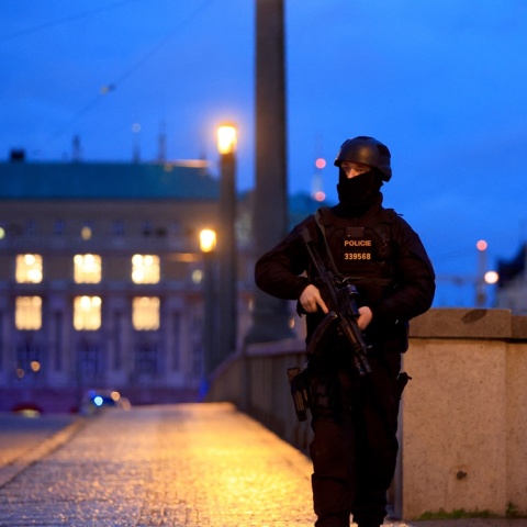 Η αστυνομία στους δρόμους της Πράγας μετά το μακελειό στο πανεπιστήμιο - Αποκλεισμένη η γύρω περιοχή 