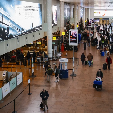 Μεθυσμένος ταξιδιώτης οδηγεί γκολφ καρτ μέσα σε αεροδρόμιο των ΗΠΑ