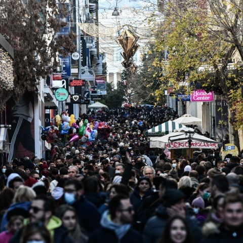 Ανοιχτά τα καταστήματα και τα σούπερ μάρκετ την Κυριακή - Το ωράριο την παραμονή της Πρωτοχρονιάς
