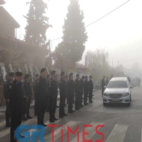 Με όλες τις τιμές το τελευταίο αντίο προς τον αστυνομικό που σκότωσε ο 44χρονος Νορβηγός © GRTimes